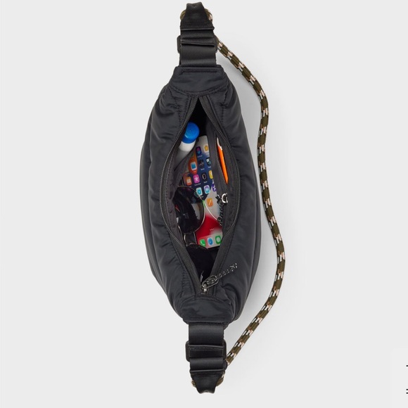 Duluth Trading Black Puffin Quilted Crossbody Bag NWT - Picture 4 of 9